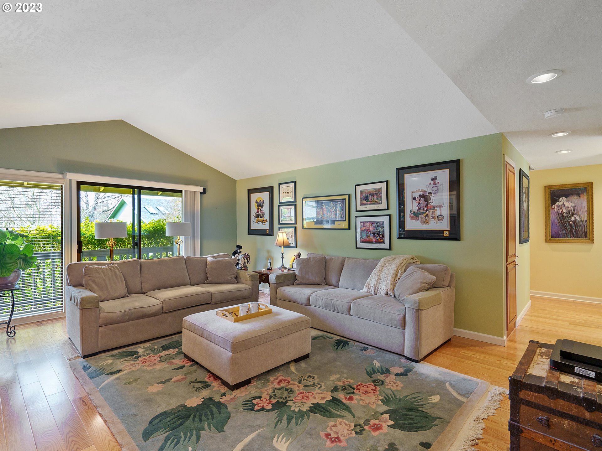992 Spyglass Drive Eugene, OR 97401 - Photo 15 of 35 a living room with furniture and a large window