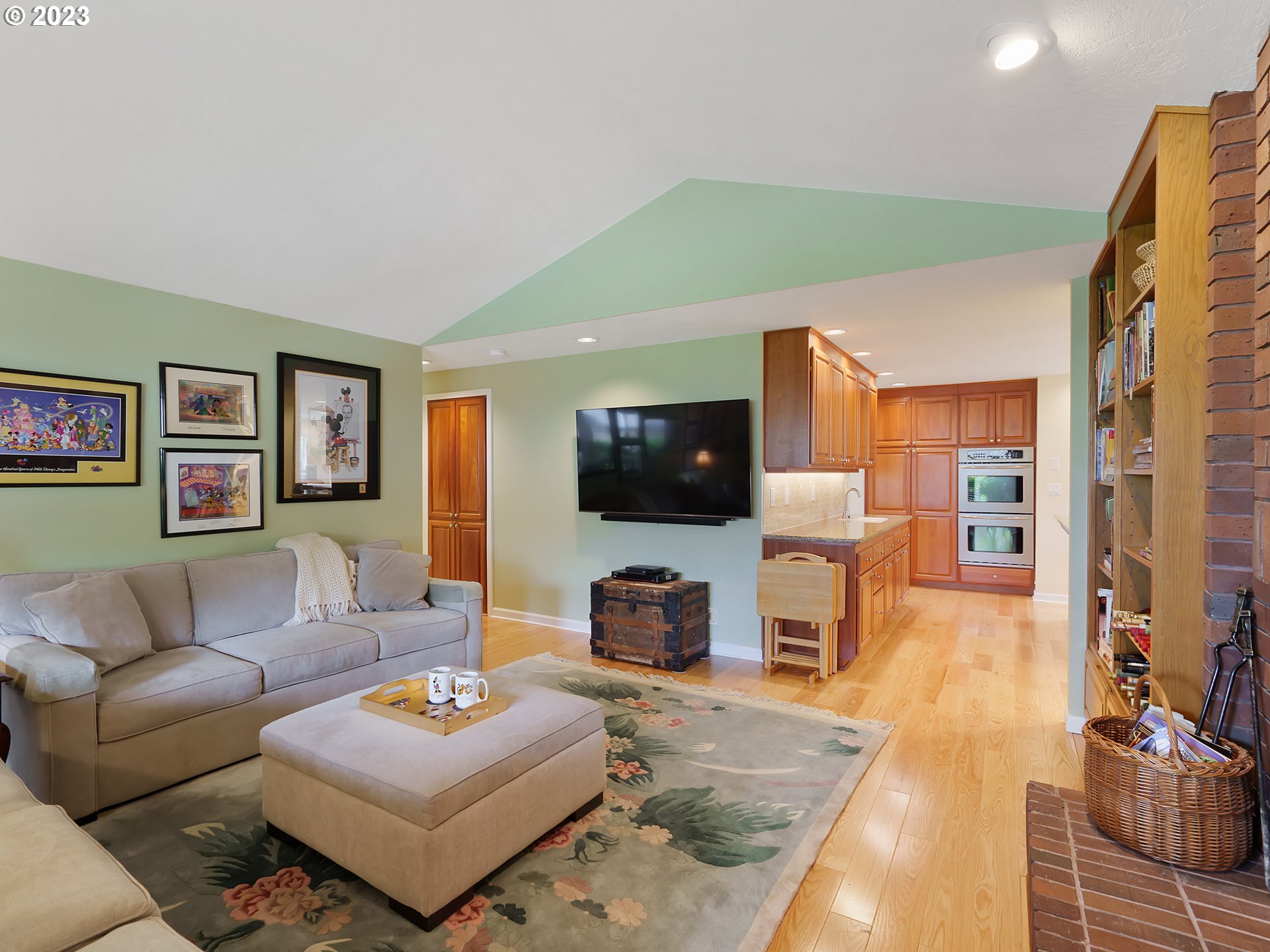 992 Spyglass Drive Eugene, OR 97401 - Photo 17 of 35 a living room with furniture and a flat screen tv