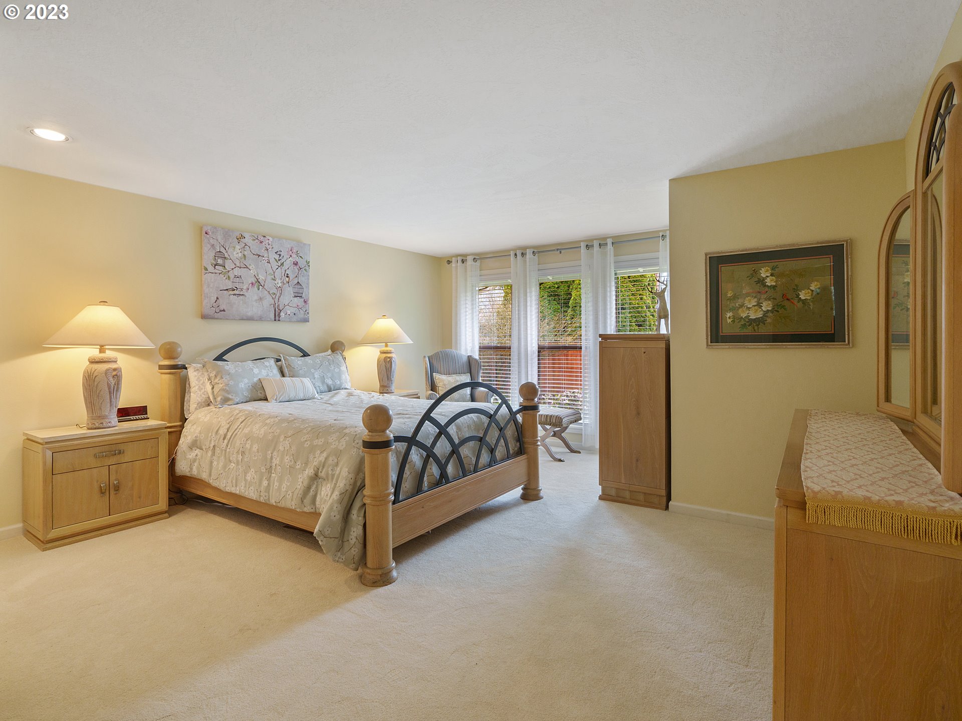 992 Spyglass Drive Eugene, OR 97401 - Photo 20 of 35 a spacious bedroom with a bed and wooden floor