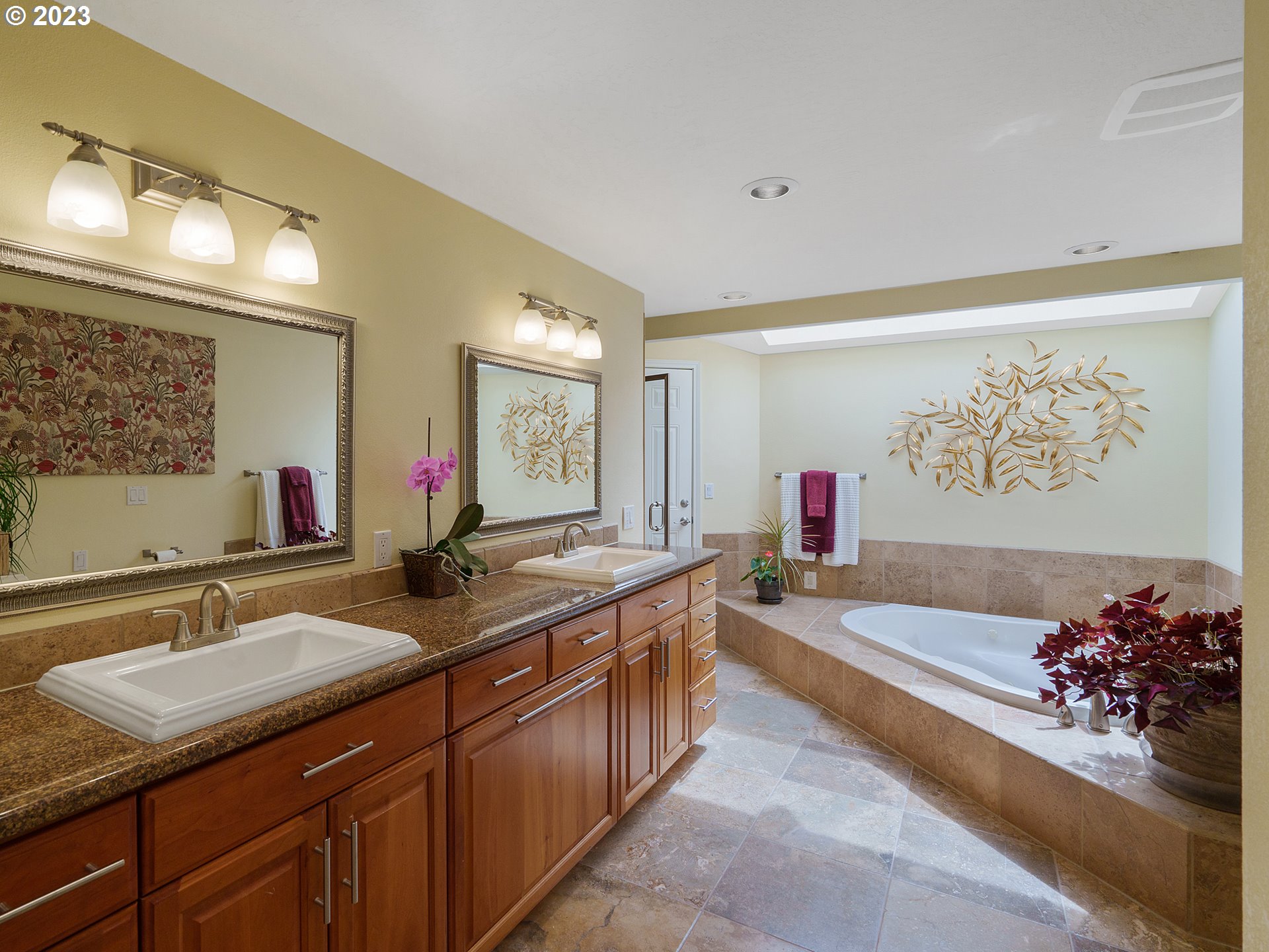 992 Spyglass Drive Eugene, OR 97401 - Photo 25 of 35 a spacious bathroom with a granite countertop sink a large mirror and a bathtub