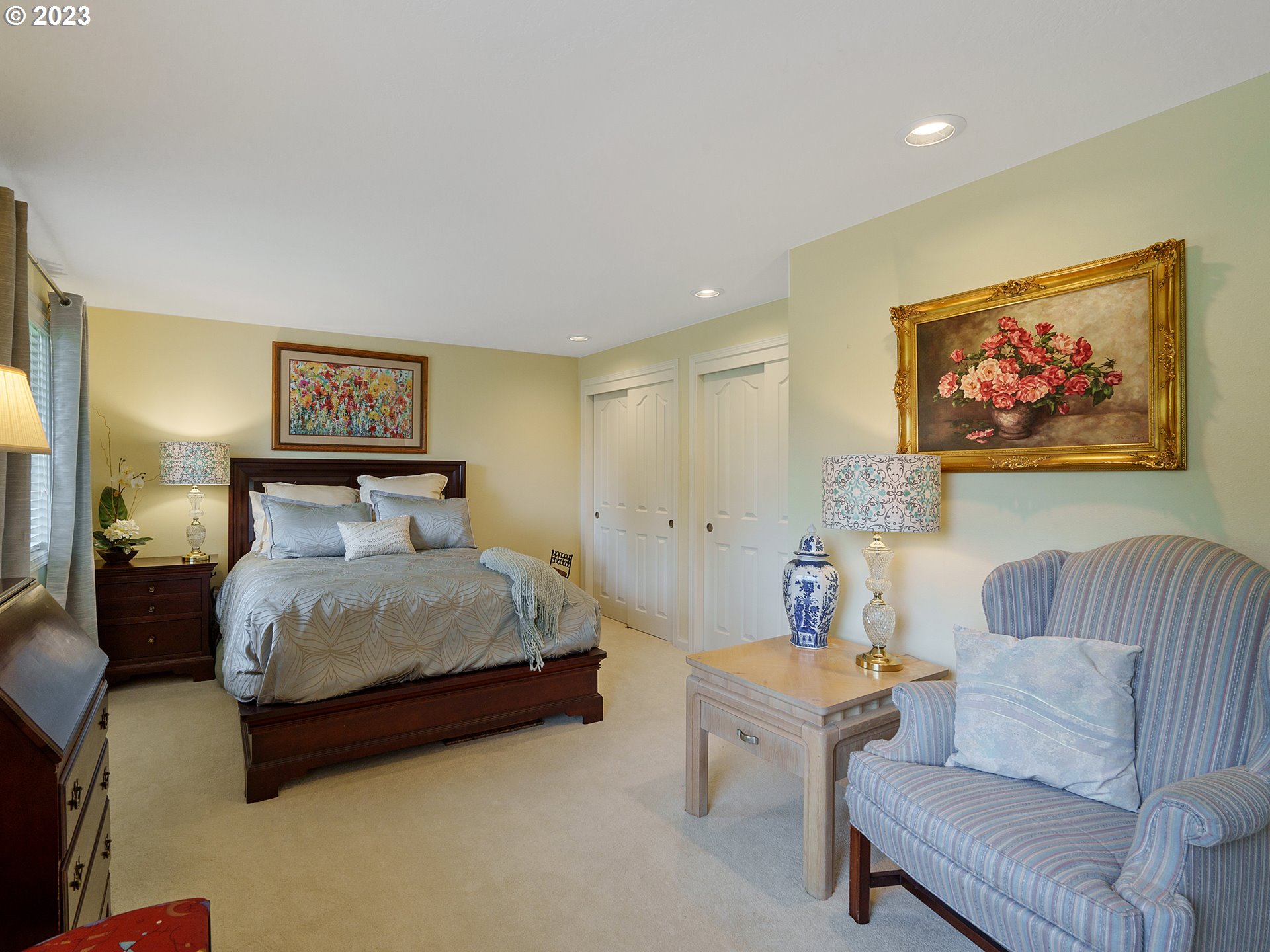 992 Spyglass Drive Eugene, OR 97401 - Photo 26 of 35 a spacious bedroom with a bed and a couch
