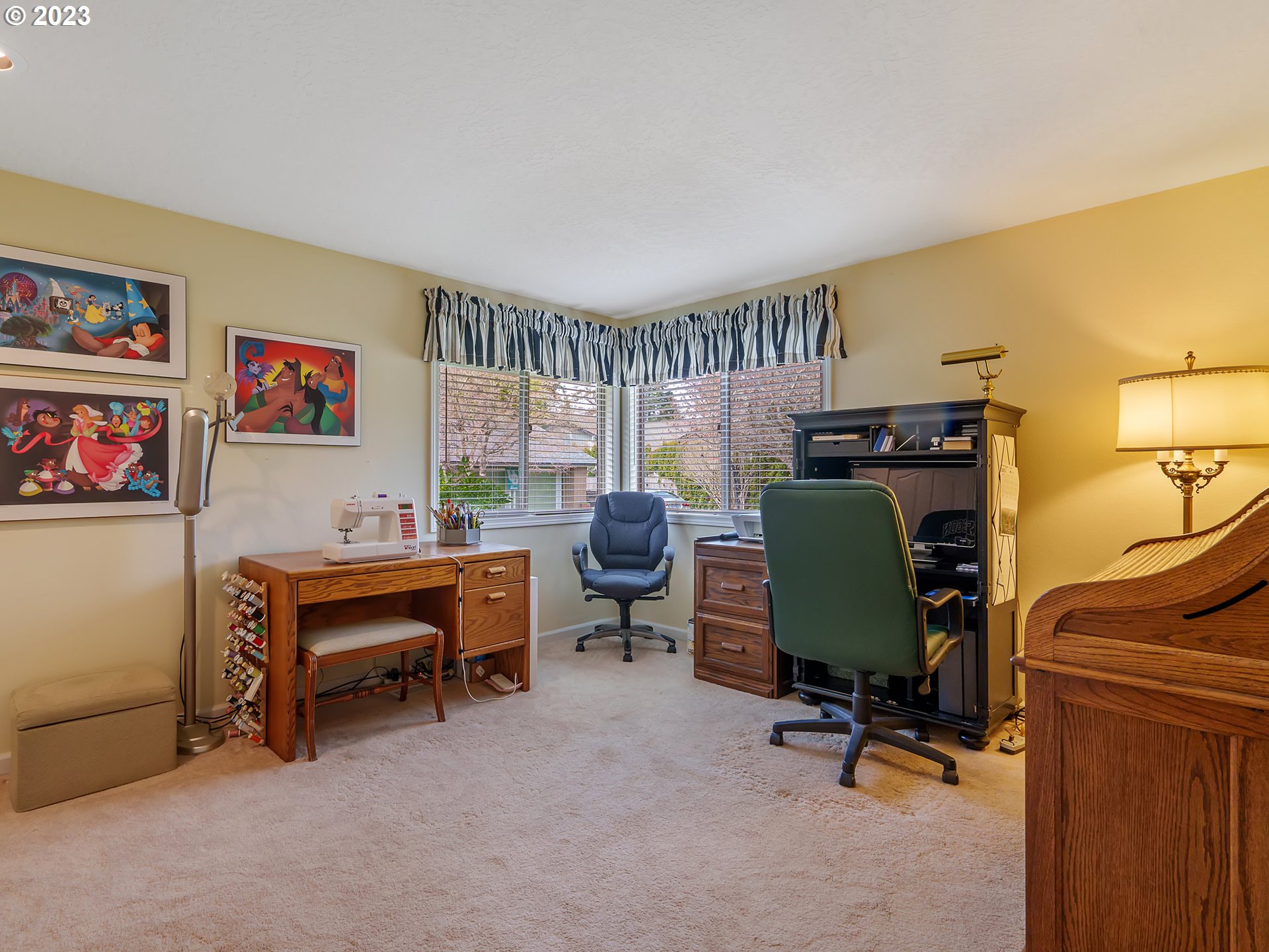 992 Spyglass Drive Eugene, OR 97401 - Photo 28 of 35 a view of a workspace with furniture