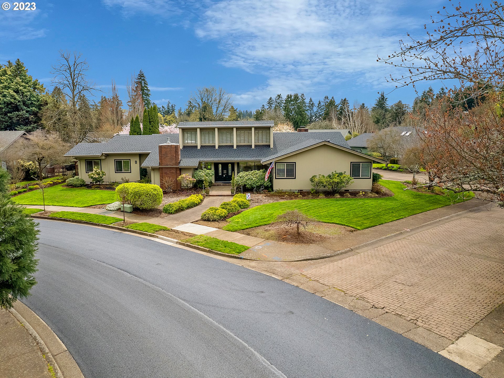 992 Spyglass Drive Eugene, OR 97401 - Photo 34 of 35 a view of house with yard and green space