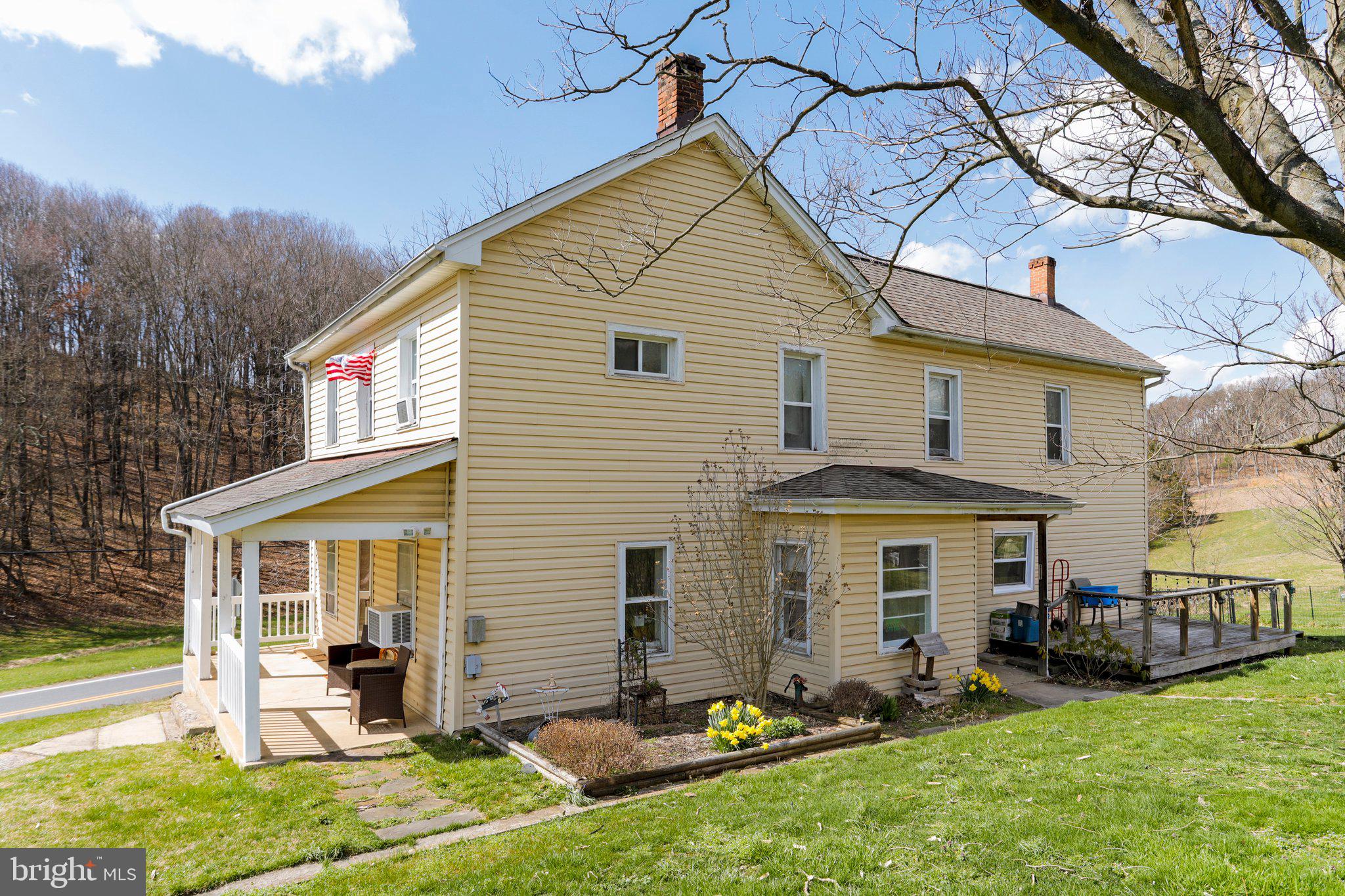 967 Winchester Grade Road Berkeley Springs, WV 25411 - Photo 4 of 35 Gallery Image 4