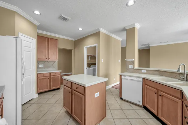 $2,000 | 952 Crannog Way, Conroe, TX 77301