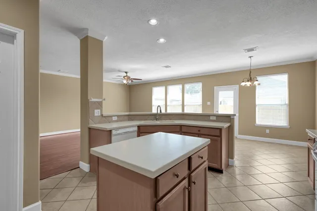 $2,000 | 952 Crannog Way, Conroe, TX 77301