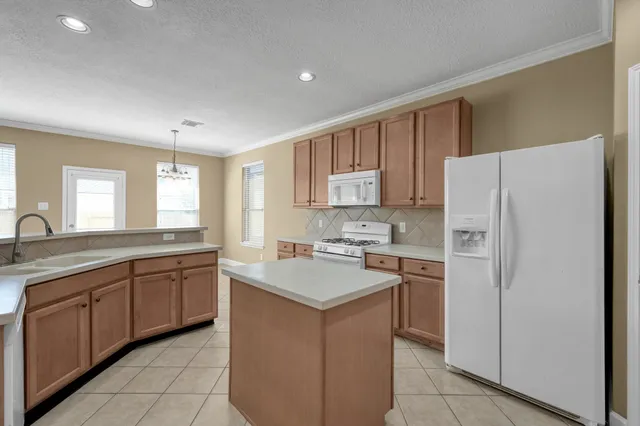 $2,000 | 952 Crannog Way, Conroe, TX 77301