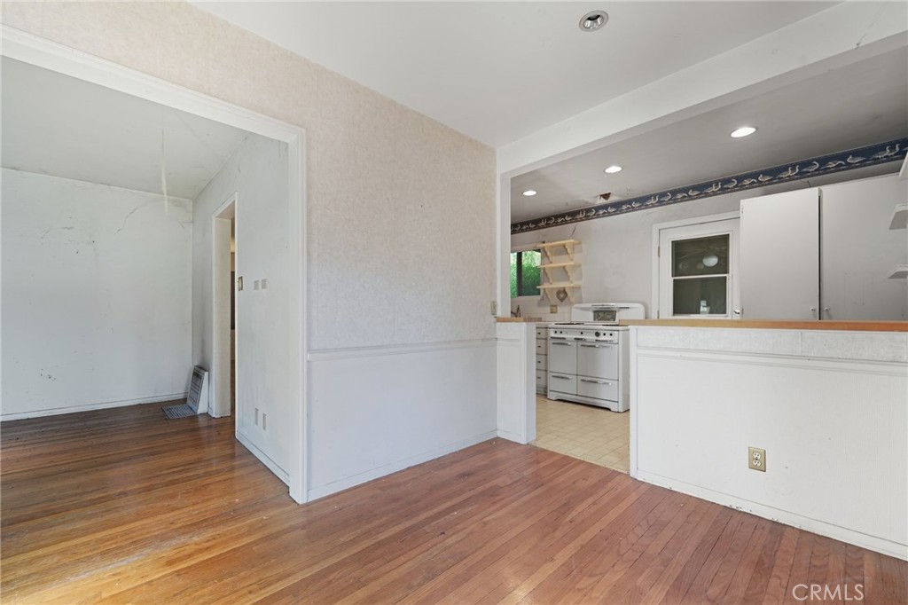 8226 Fenwick Street Sunland, CA 91040 - Photo 4 of 18