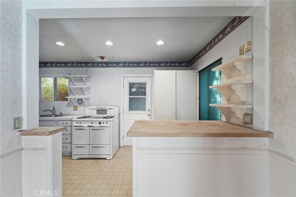 8226 Fenwick Street Sunland, CA 91040 - Photo 6 of 18