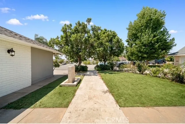 a view of a backyard with green space