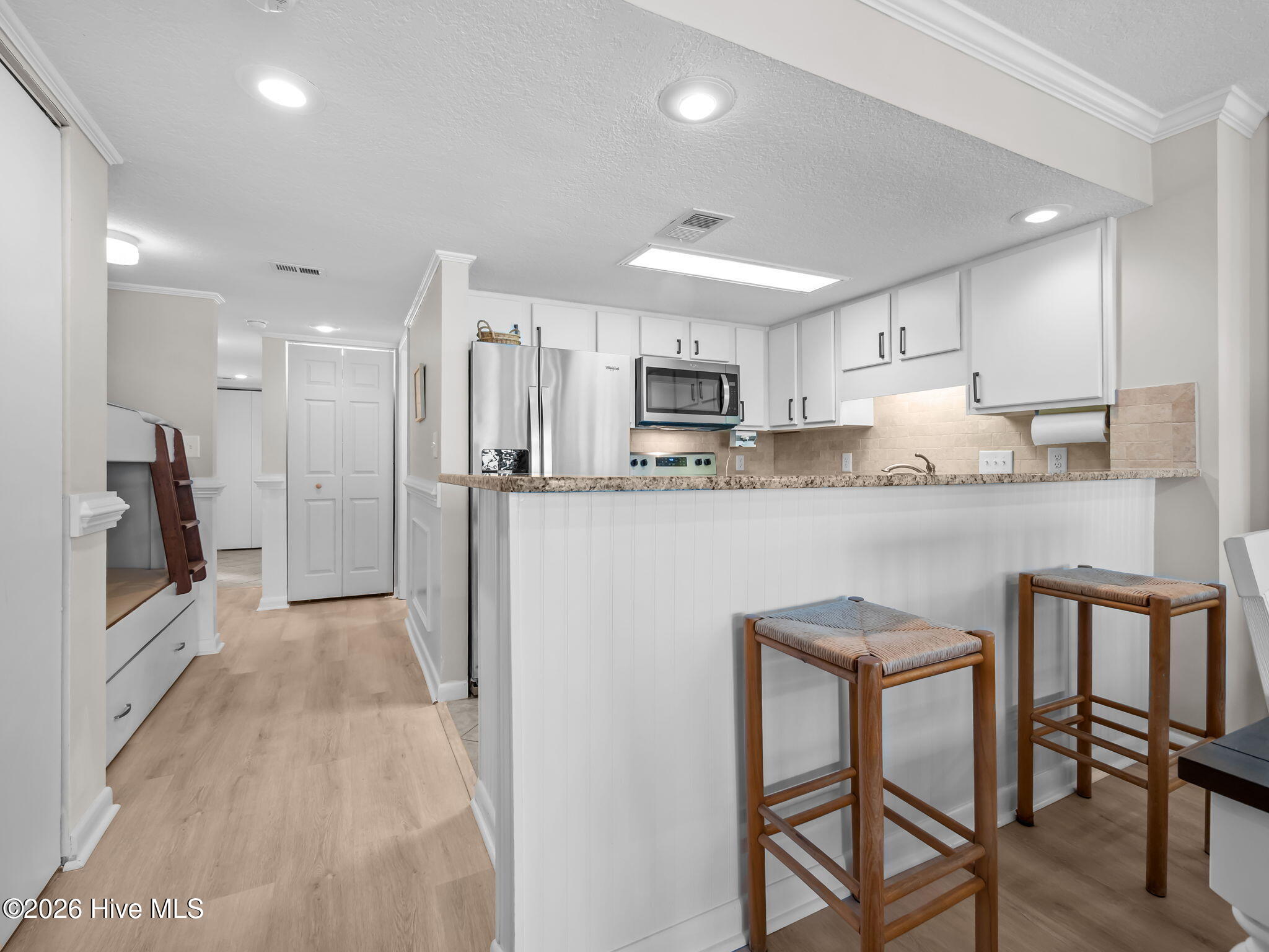 8801 Reed Drive, Unit 613 Emerald Isle, NC 28594 - Photo 14 of 41 Bar Seating