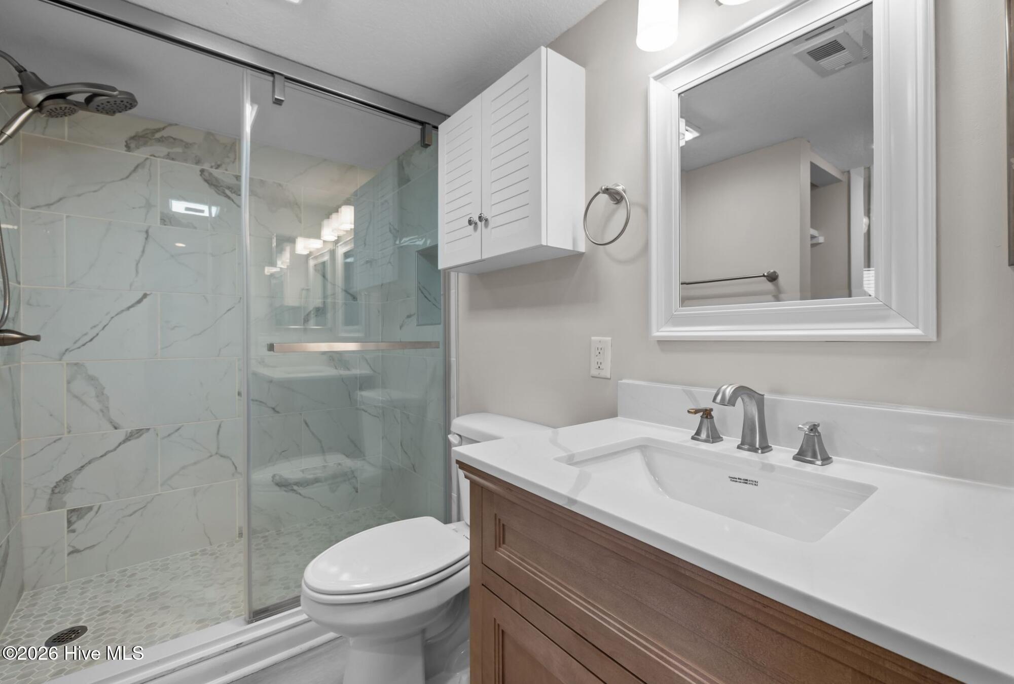 8801 Reed Drive, Unit 613 Emerald Isle, NC 28594 - Photo 18 of 41 Bathroom