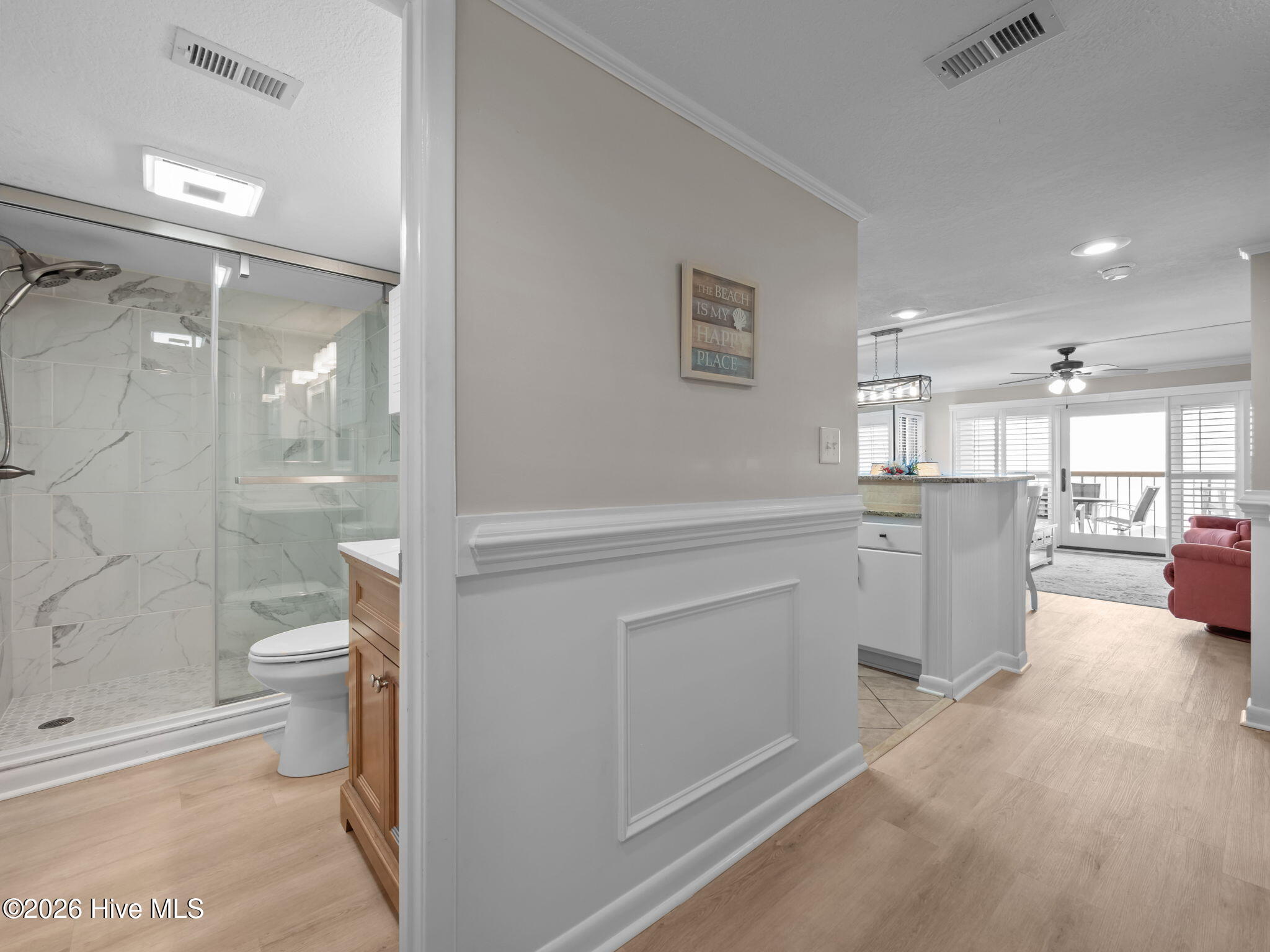 8801 Reed Drive, Unit 613 Emerald Isle, NC 28594 - Photo 23 of 41 Hallway