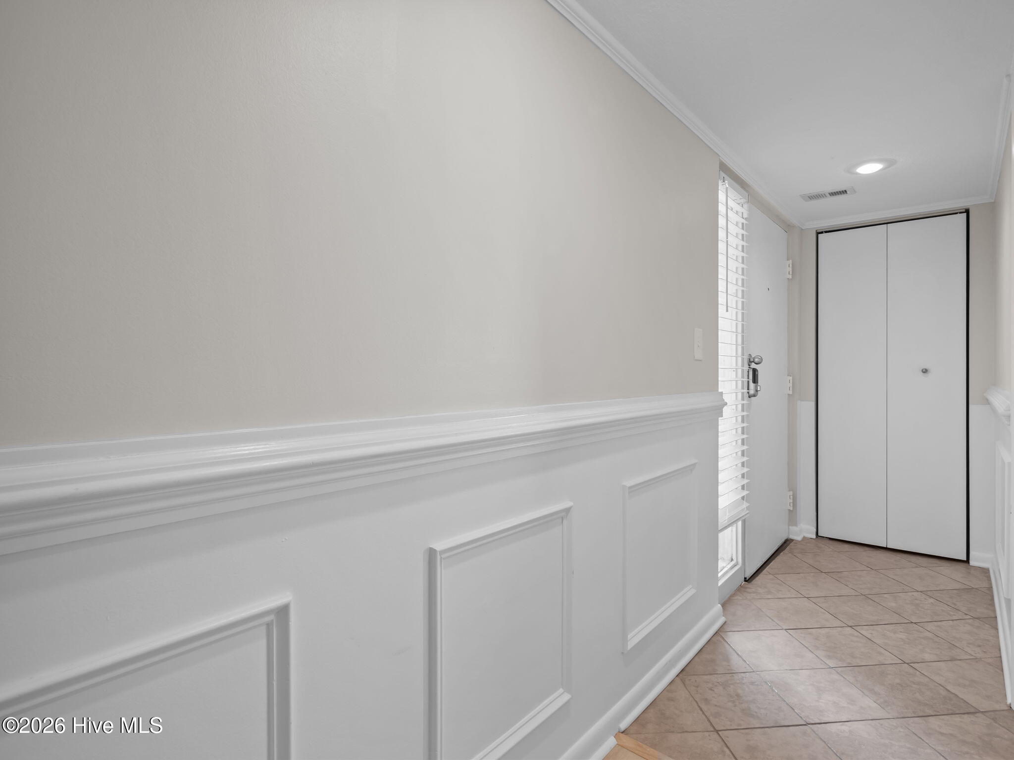 8801 Reed Drive, Unit 613 Emerald Isle, NC 28594 - Photo 24 of 41 Entryway