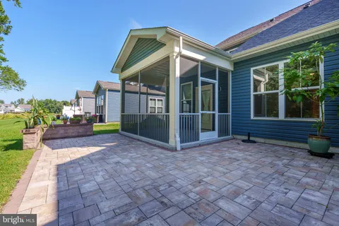 a view of a house with backyard and porch