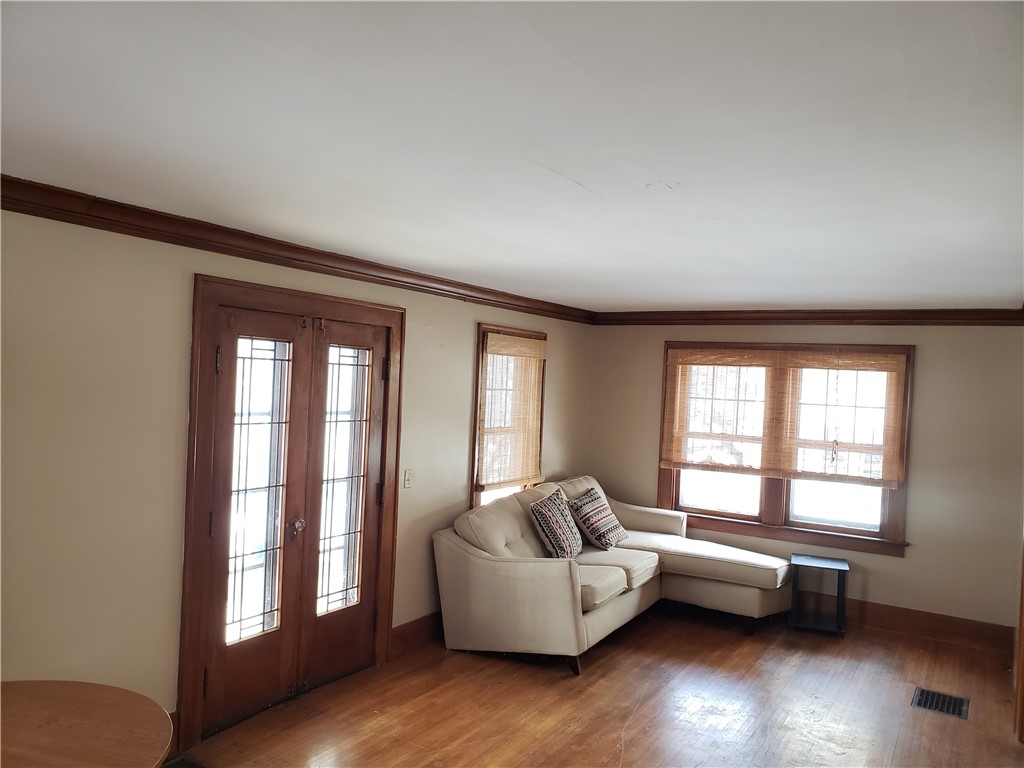 26 Irvington Road Rochester, NY 14620 - Photo 2 of 9