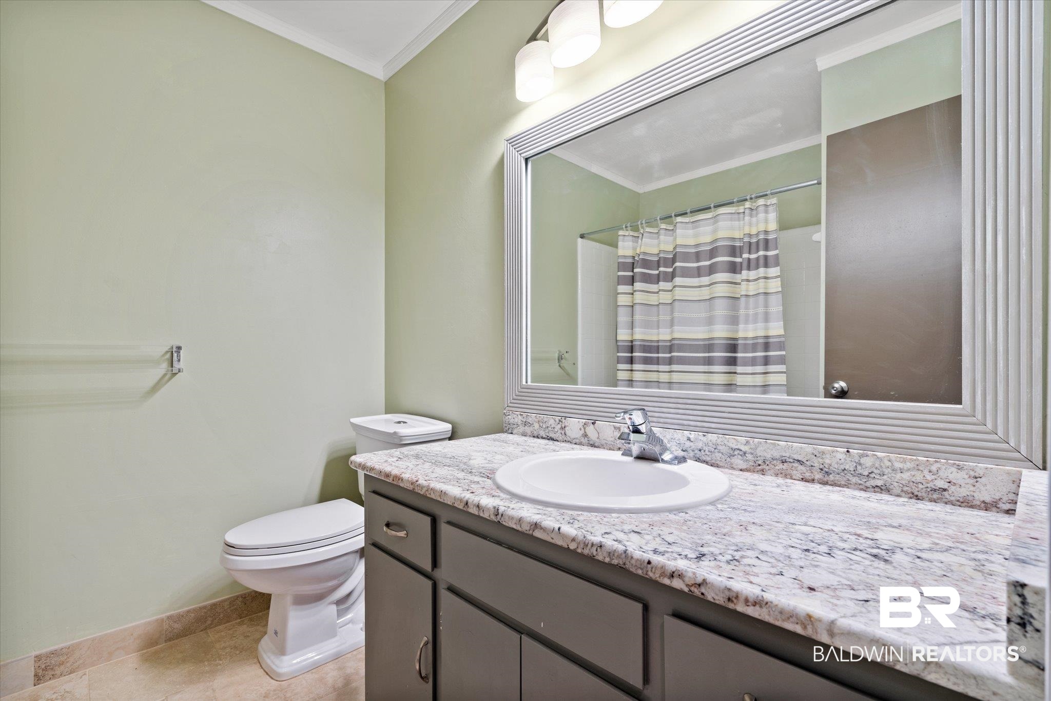 2316 Riverside Drive Mobile, AL 36605 - Photo 24 of 34 Hall Bathroom