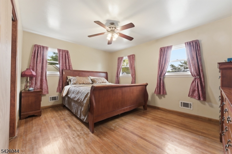 47 Sycamore Street Somerville, NJ 08876 - Photo 16 of 29