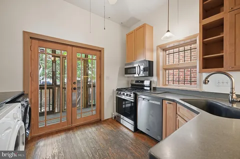 $995,000 | 406 10th Street Southeast, Washington, DC 20003