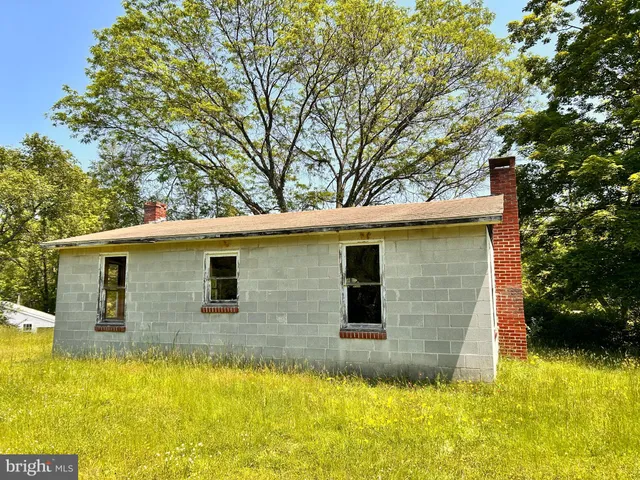 a front view of house with yard