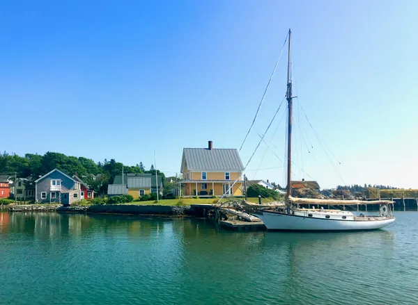 $1,250,000 | 27 Clamshell Alley, Vinalhaven, ME 04863