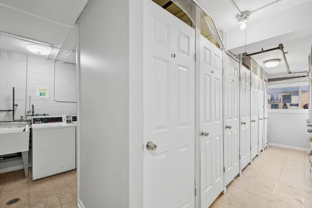 $185,000 | 9575 Terrace Place, Unit 206F, Des Plaines, IL 60016