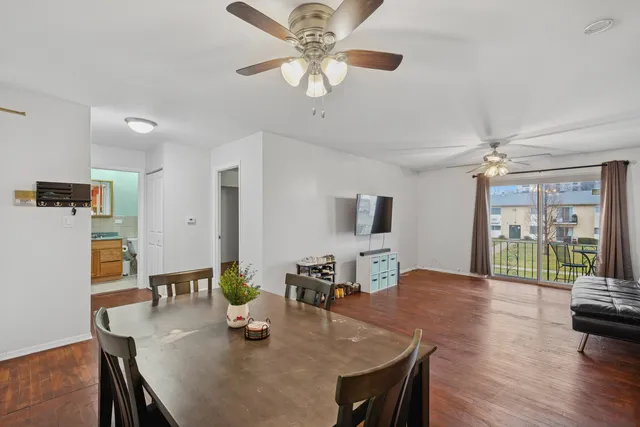 $185,000 | 9575 Terrace Place, Unit 206F, Des Plaines, IL 60016