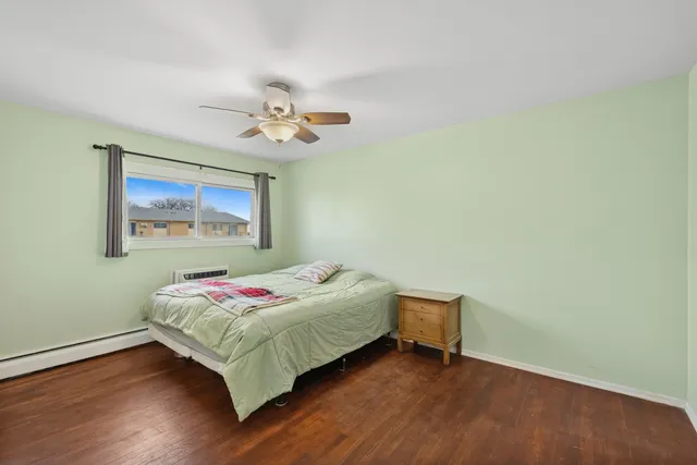 $185,000 | 9575 Terrace Place, Unit 206F, Des Plaines, IL 60016