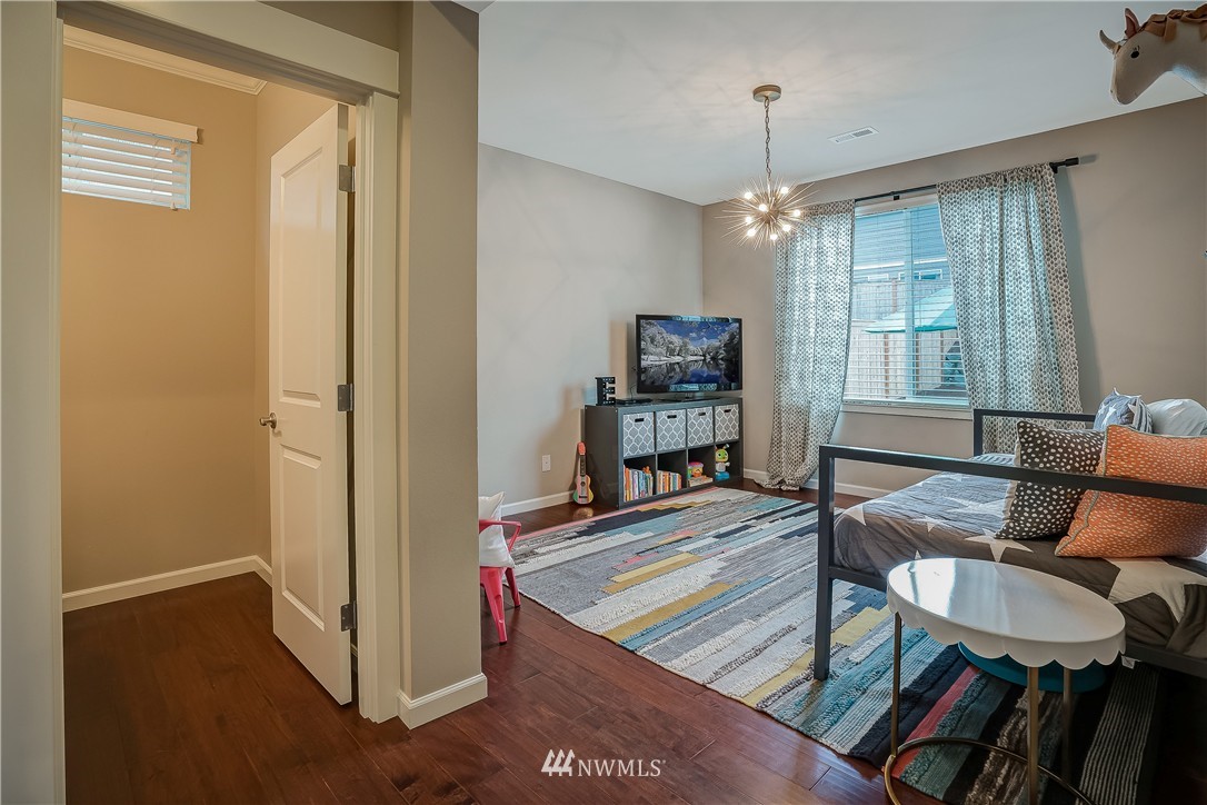 5619 Northeast 9th Street Renton, WA 98059 - Photo 12 of 23