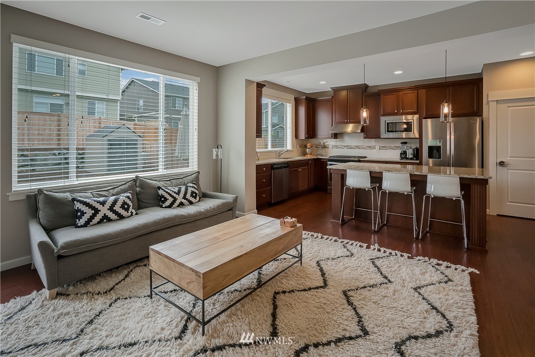 5619 Northeast 9th Street Renton, WA 98059 - Photo 5 of 23