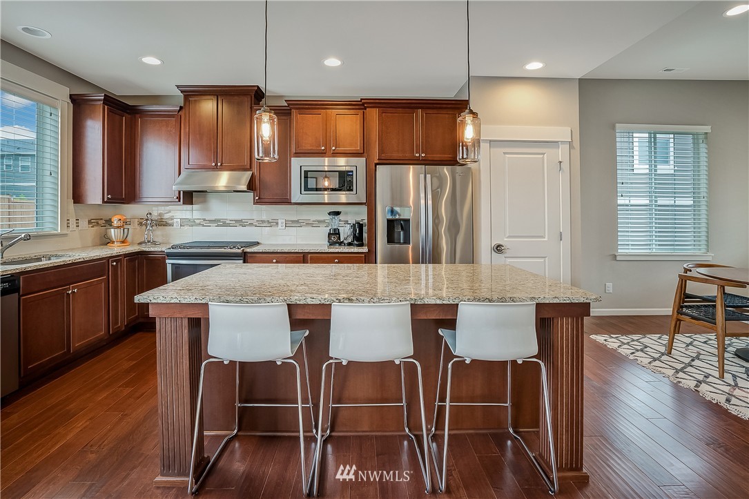 5619 Northeast 9th Street Renton, WA 98059 - Photo 7 of 23