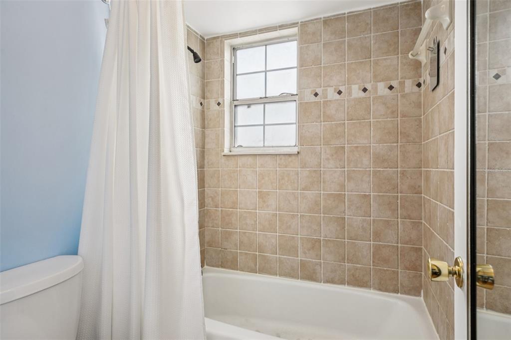 1500 Gay Road, Unit 21C Winter Park, FL 32789 - Photo 14 of 27 a bathroom with a bathtub and a shower