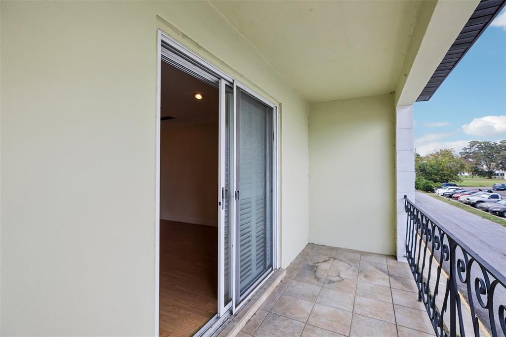 1500 Gay Road, Unit 21C Winter Park, FL 32789 - Photo 20 of 27 a view of a hallway