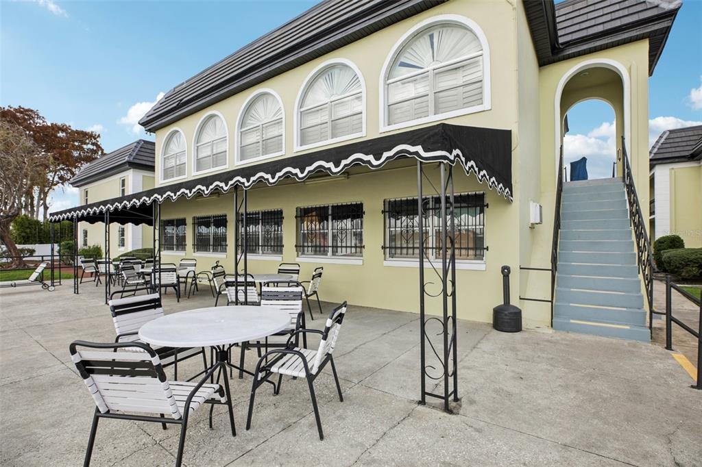 1500 Gay Road, Unit 21C Winter Park, FL 32789 - Photo 4 of 27 a view of a chairs and table in a patio