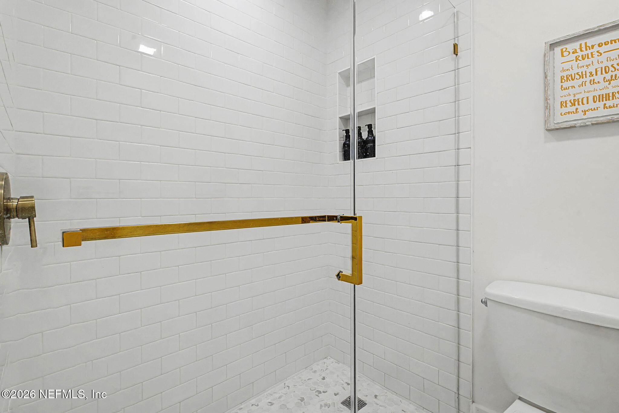 16 Myrtle Avenue St. Augustine, FL 32084 - Photo 23 of 47 a bathroom with a shower