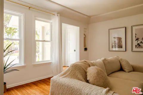 $1,099,000 | 239 West Fairview Boulevard, Inglewood, CA 90302