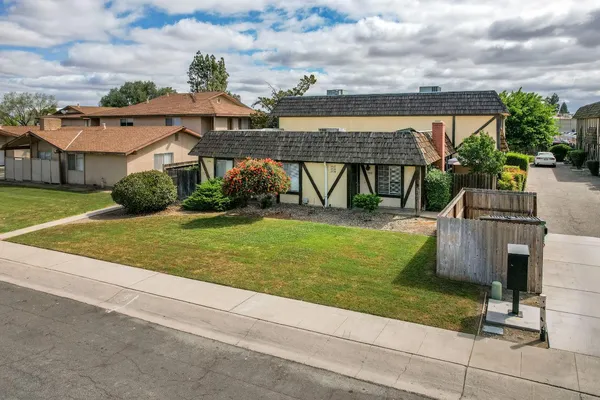 $800,000 | 2432 South Sallee Street, Visalia, CA 93277