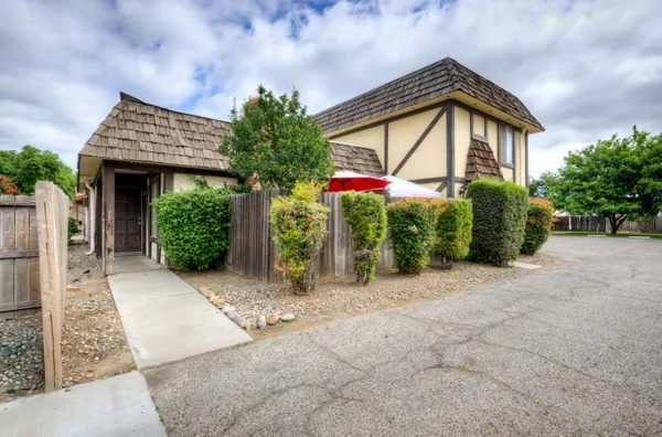 $800,000 | 2432 South Sallee Street, Visalia, CA 93277