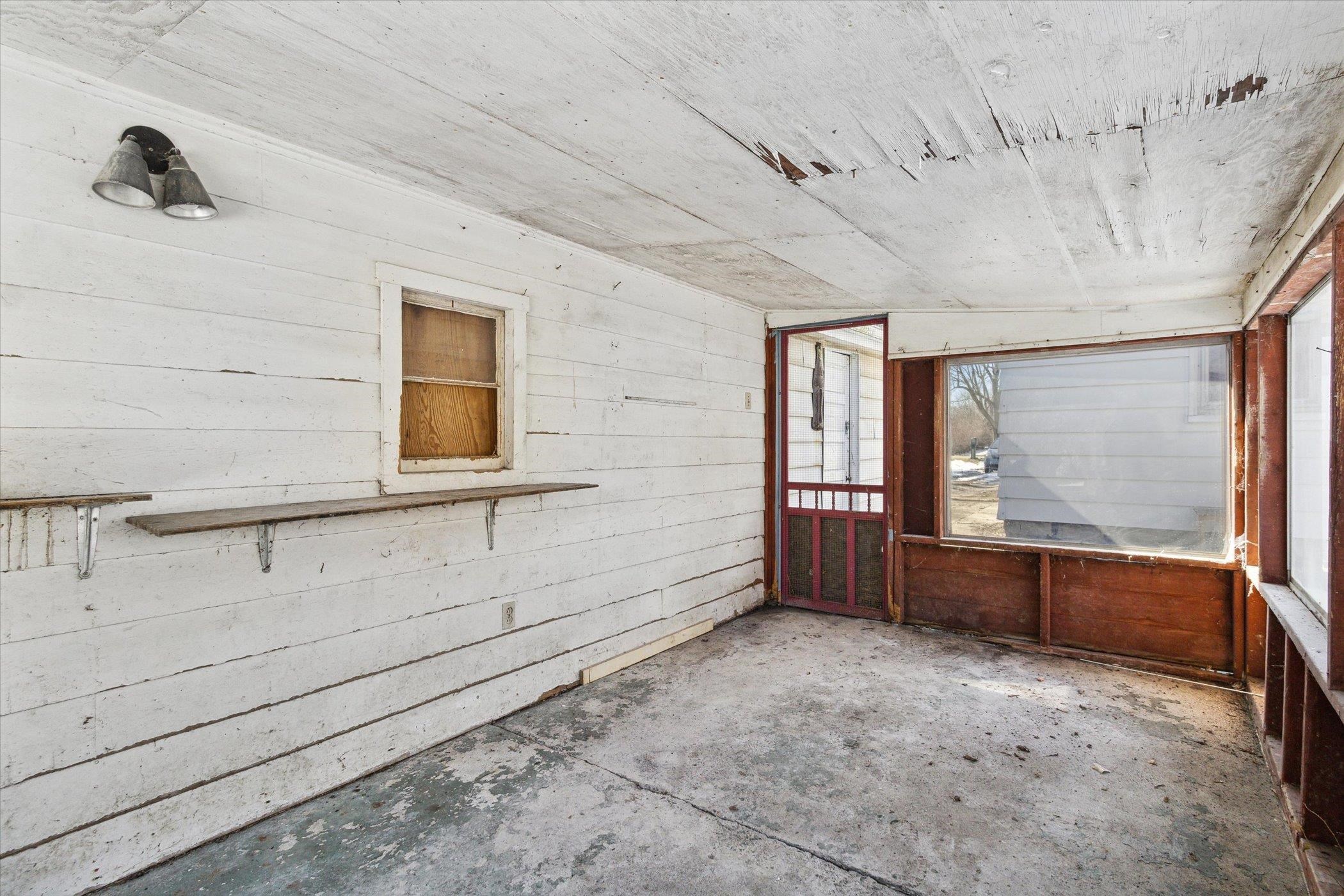 2445 Howe Road Burton, MI 48519 - Photo 41 of 42 50102880-40.JPG