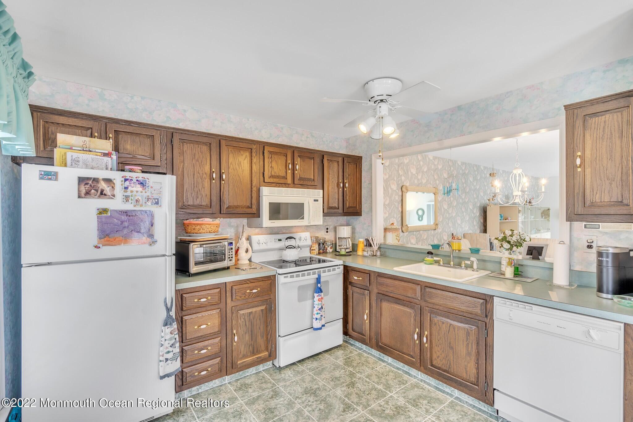 11 Wyckham Road Spring Lake Heights, NJ 07762 - Photo 9 of 28 DSC05378