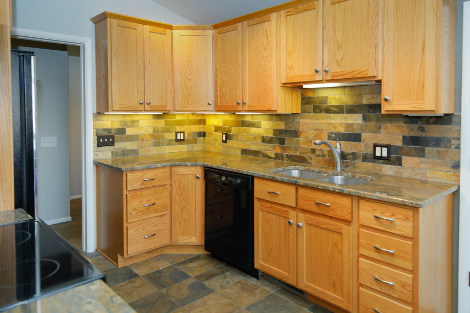 1422 Lama Road Kalamazoo, MI 49008 - Photo 8 of 28 1422 Lama Rd-109