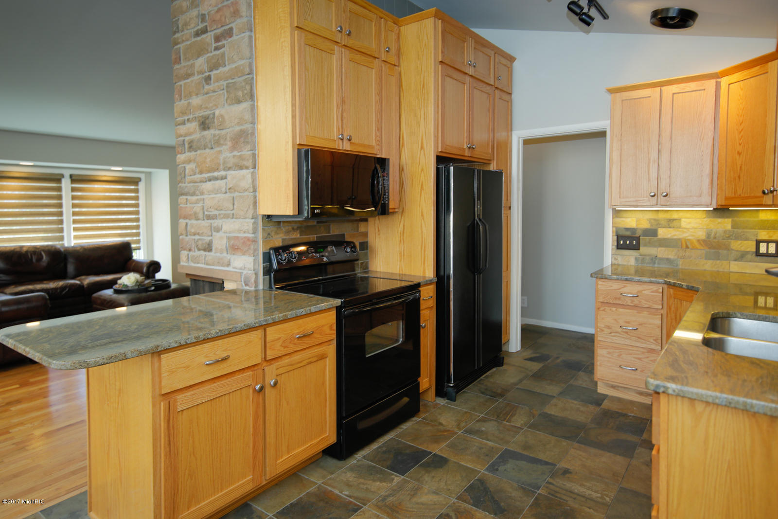 1422 Lama Road Kalamazoo, MI 49008 - Photo 9 of 28 1422 Lama Rd-110