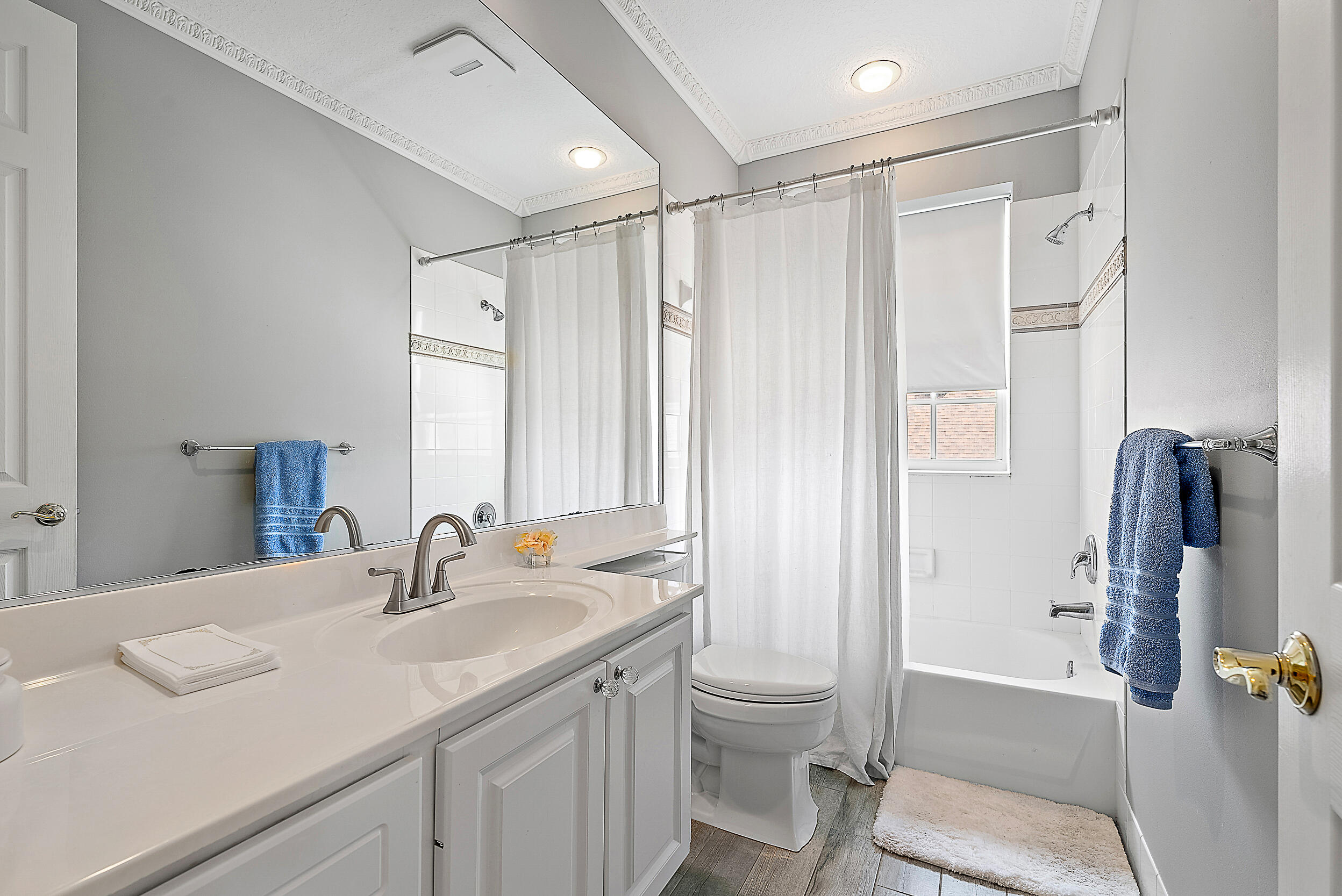 140 Sweet Bay Circle Jupiter, FL 33458 - Photo 26 of 36 Guest Bathroom