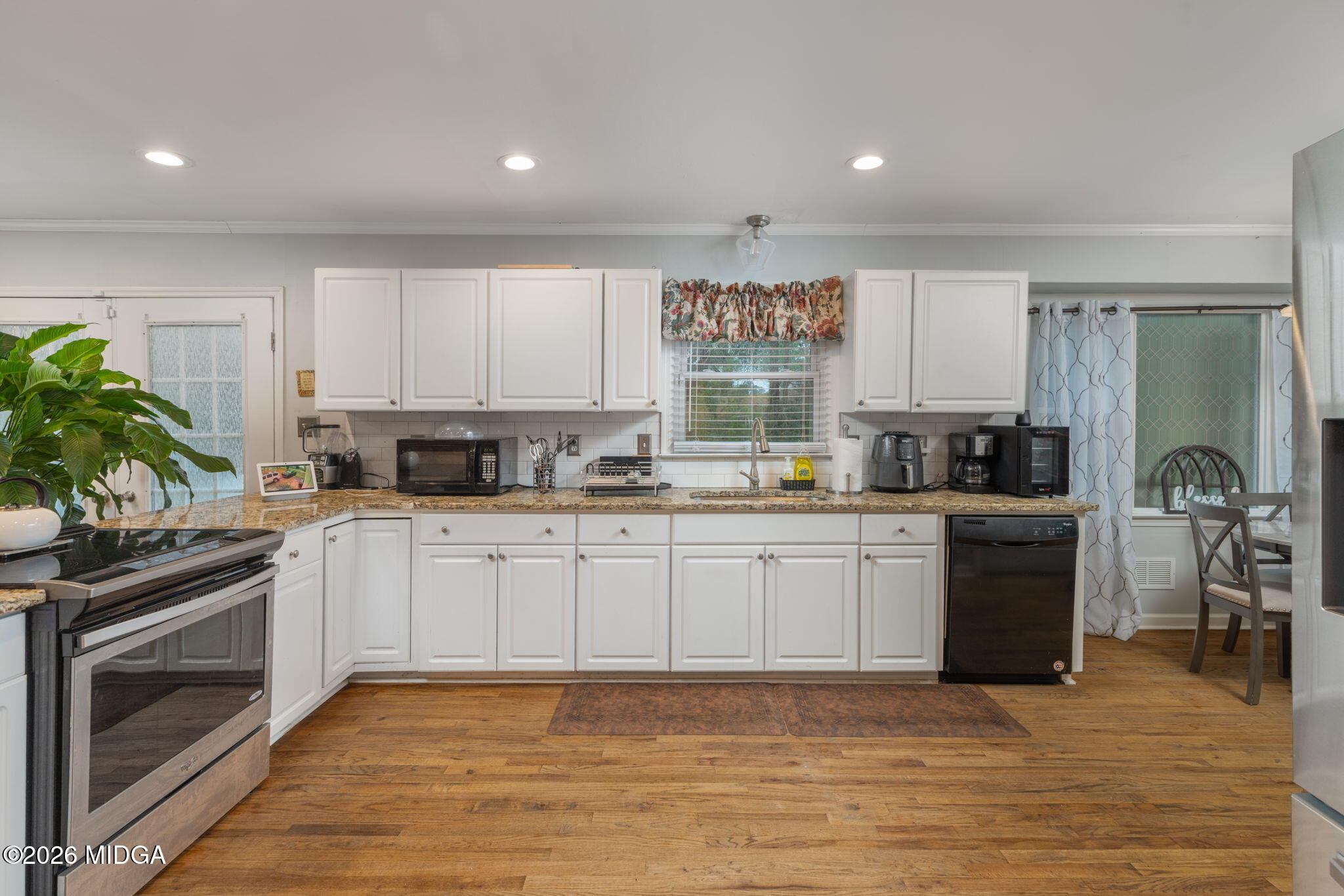 1422 Forest Hill Road Macon, GA 31210 - Photo 5 of 14 10-web-or-mls-260103_©AbellVisuals_Signa