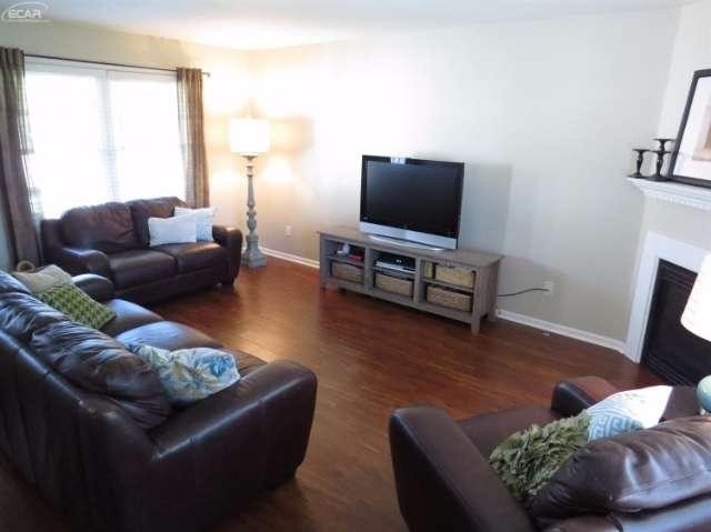 750 3rd Street Fenton, MI 48430 - Photo 16 of 39 21201111-15.JPG