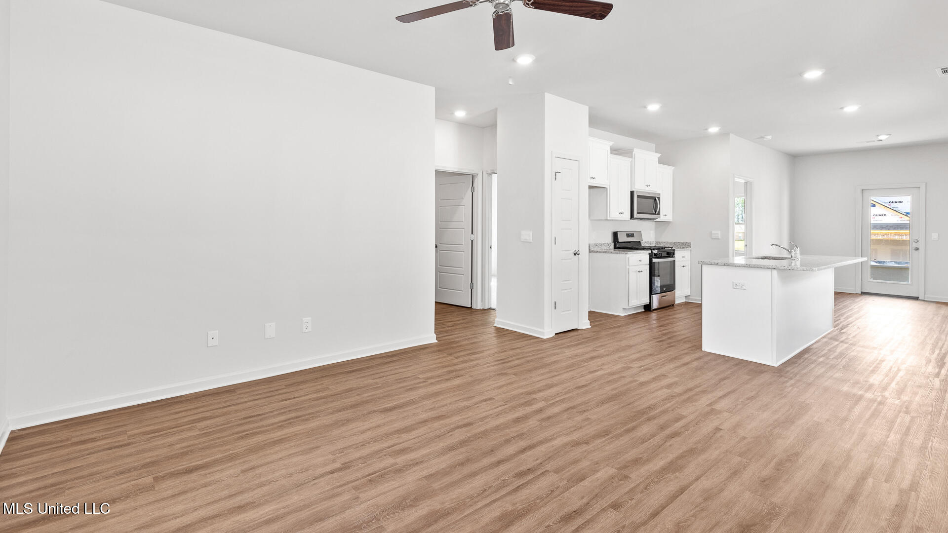 603 Stillwater Cove Pearl, MS 39208 - Photo 9 of 30 MS_Jackson_Pearl_Serenity-Lake_Burke_B11