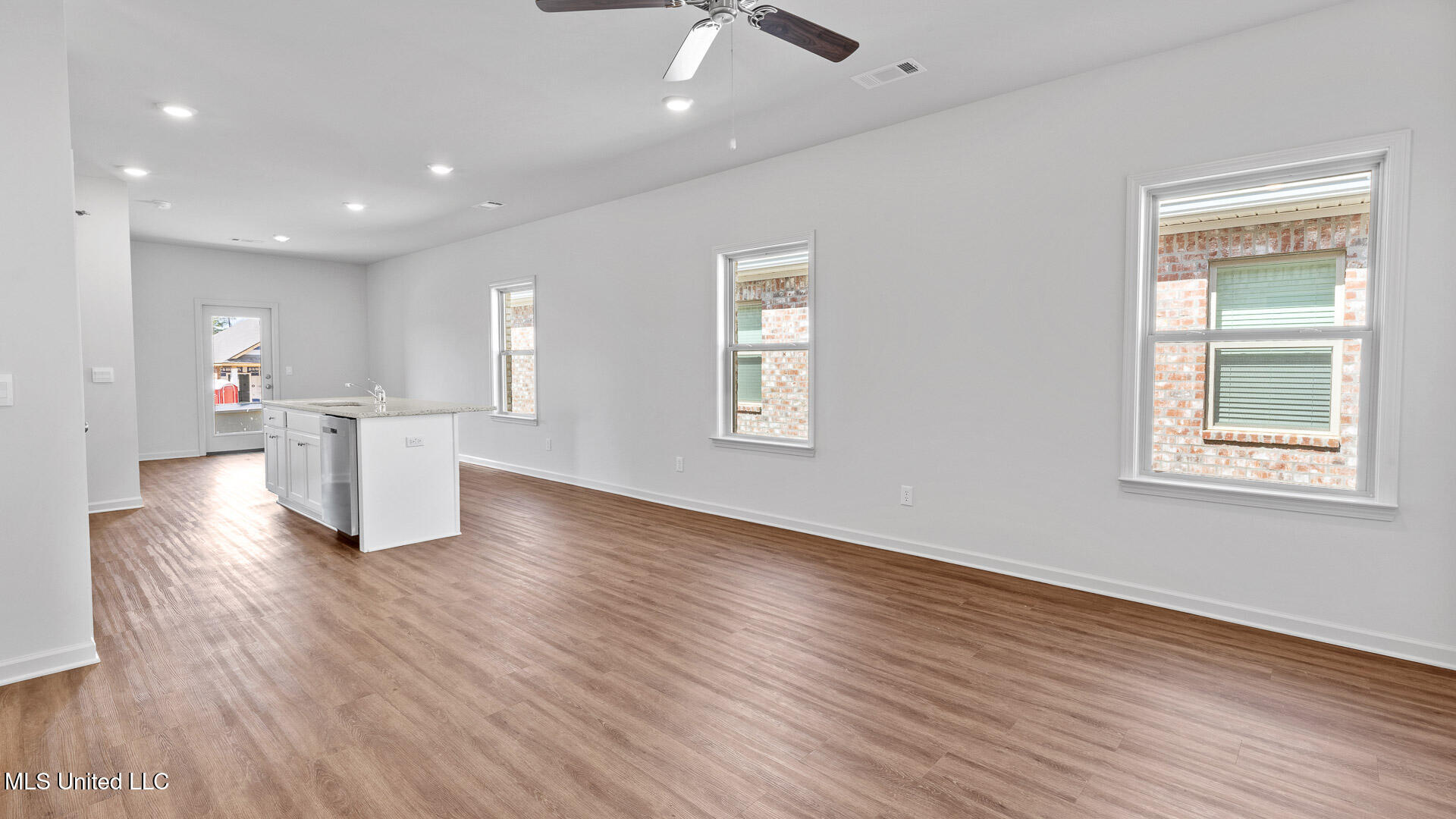 603 Stillwater Cove Pearl, MS 39208 - Photo 10 of 30 MS_Jackson_Pearl_Serenity-Lake_Burke_B11