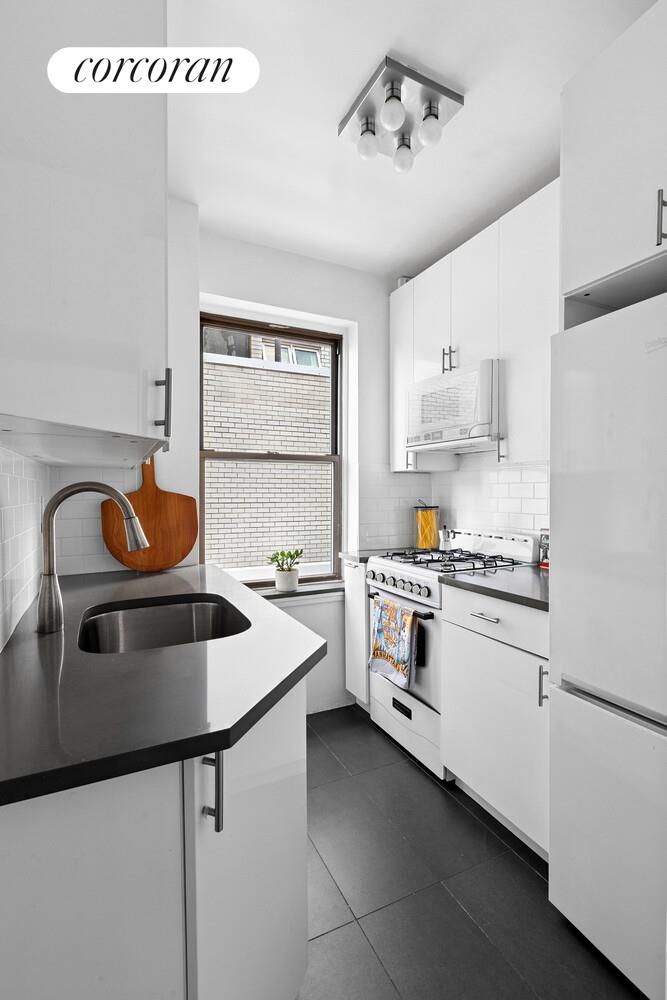 120 Central Park South, Unit 19A Manhattan, NY 10019 - Photo 6 of 7