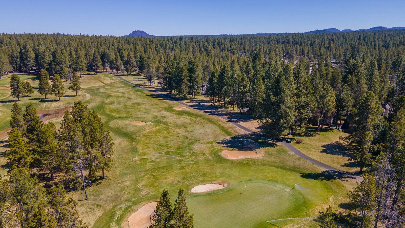 57265 Overlook Road, Unit 4 Sunriver, OR 97707 - Photo 28 of 42 7wx0T3Og