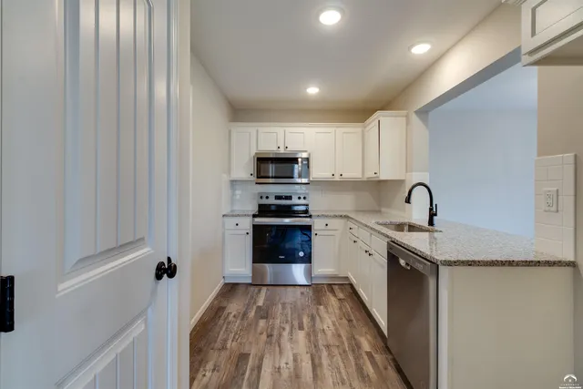 $299,950 | 2810 Chasehire Drive, Lawrence, KS 66046